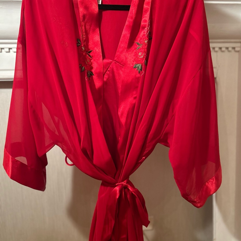 Elegant Red Women's Robe - Picture 6 of 8